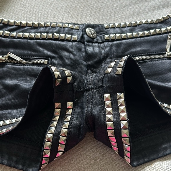 Guess Jean Shorts | Black | Studded | Silver Studded Outline | Size 25 - Picture 8 of 8